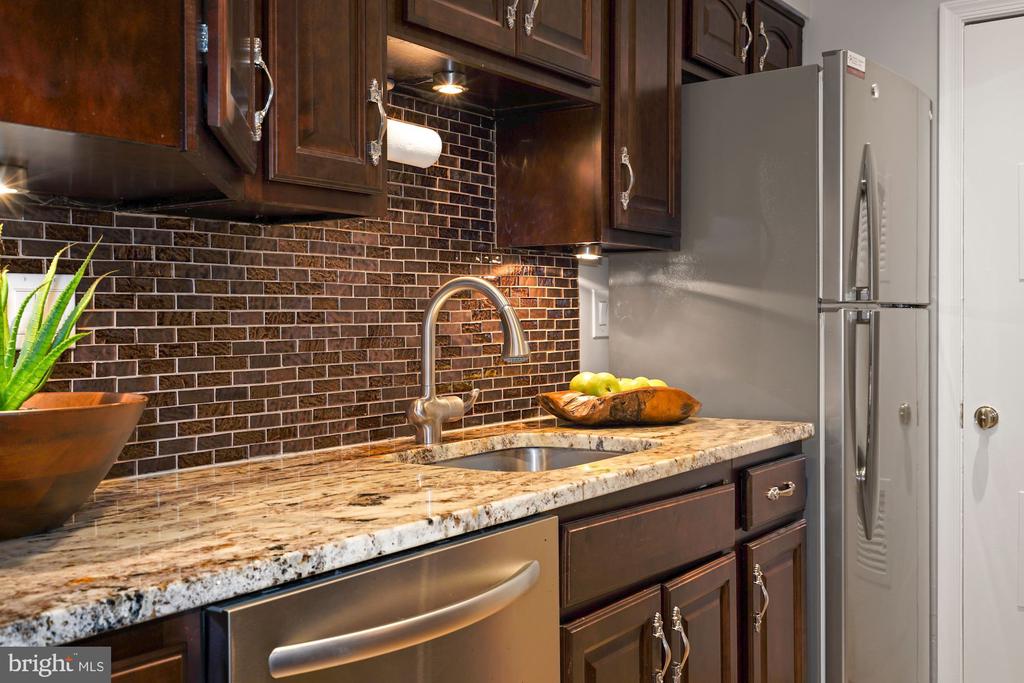 5907 KINGSFORD ROAD G 400
