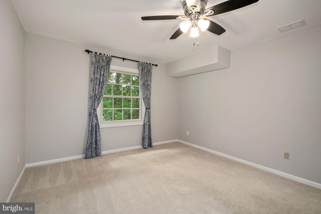 5907 KINGSFORD ROAD G 400