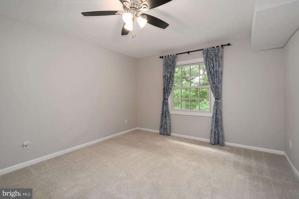 5907 KINGSFORD ROAD G 400