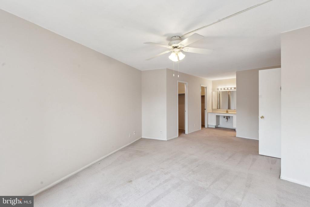 8340 GREENSBORO DRIVE 401