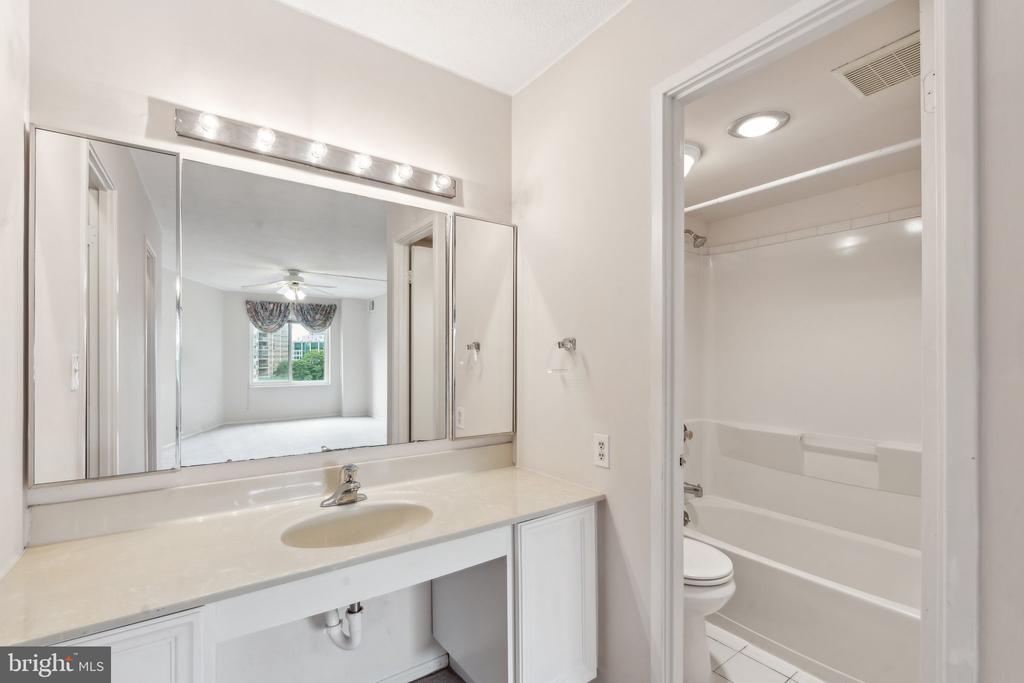 8340 GREENSBORO DRIVE 401