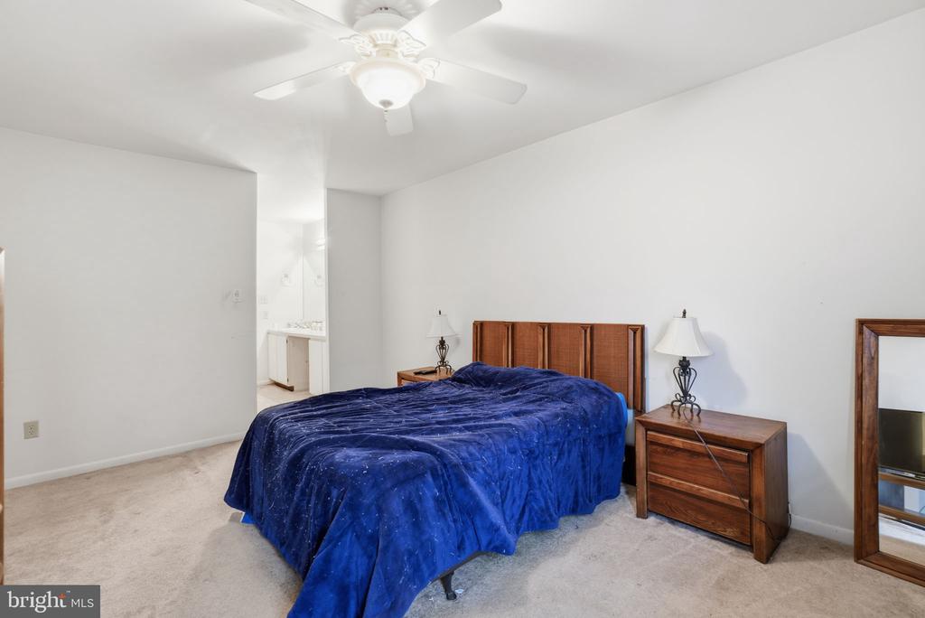 5772 REXFORD COURT G