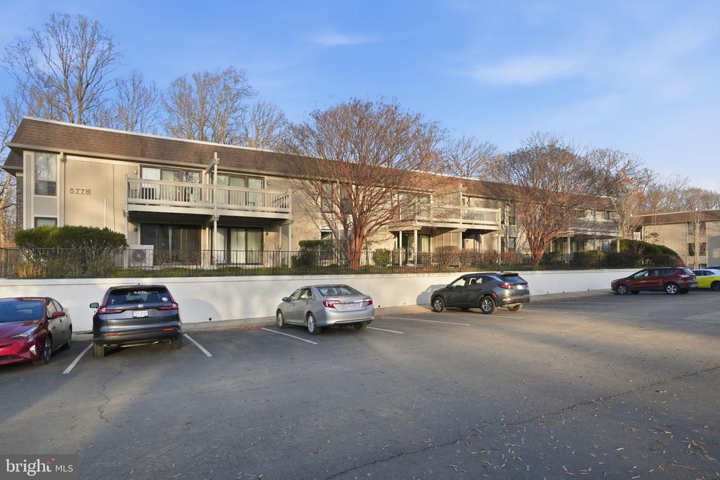 5772 REXFORD COURT G