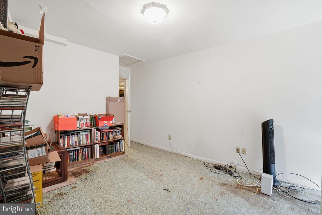 5772 REXFORD COURT G