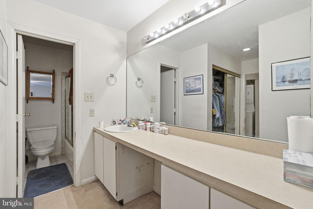 5772 REXFORD COURT G