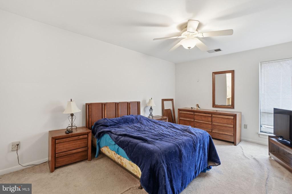5772 REXFORD COURT G