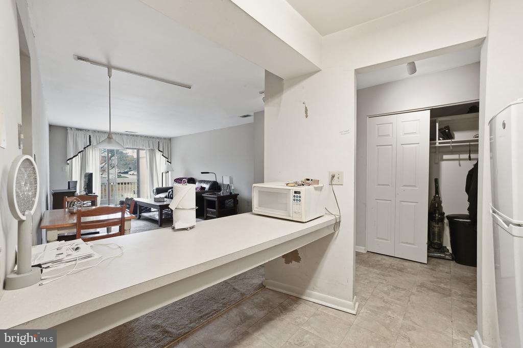 5772 REXFORD COURT G
