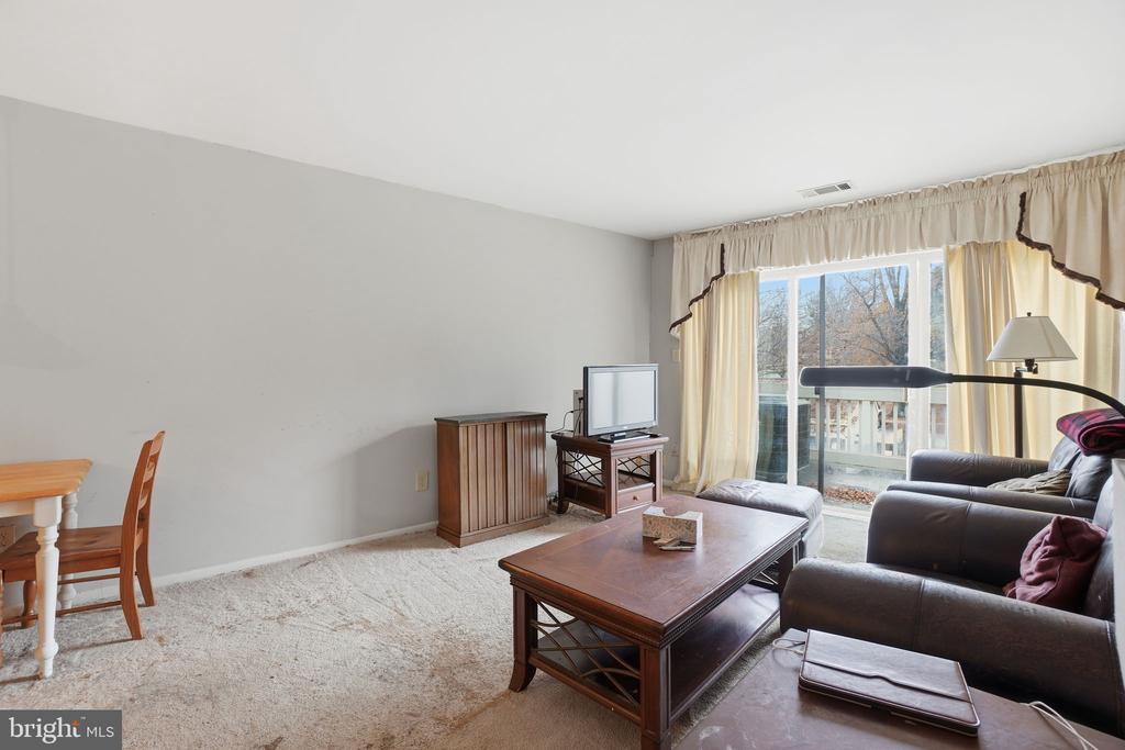 5772 REXFORD COURT G