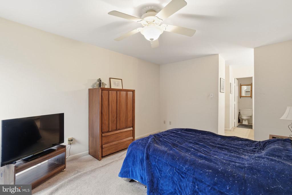 5772 REXFORD COURT G