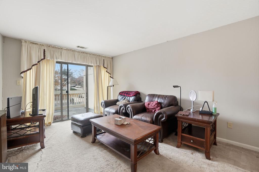 5772 REXFORD COURT G