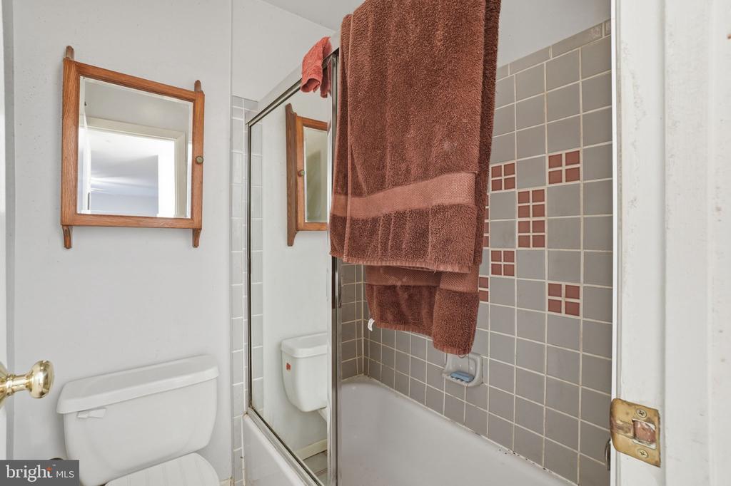 5772 REXFORD COURT G