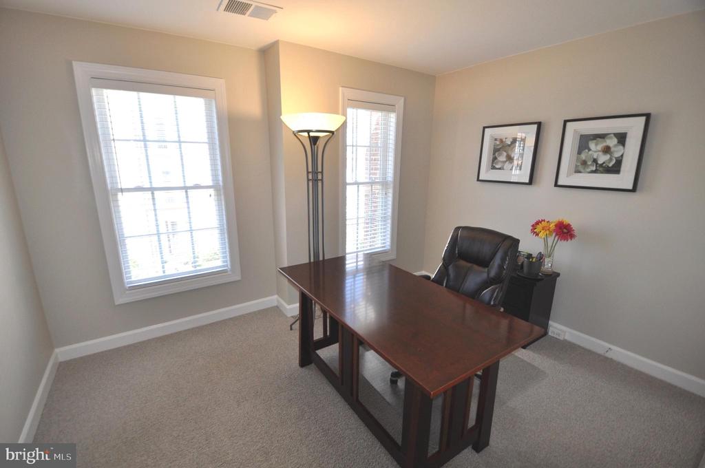 7976 VIGNE COURT