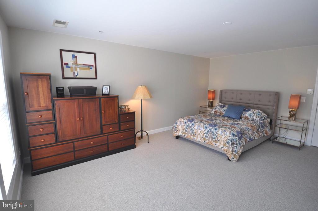 7976 VIGNE COURT