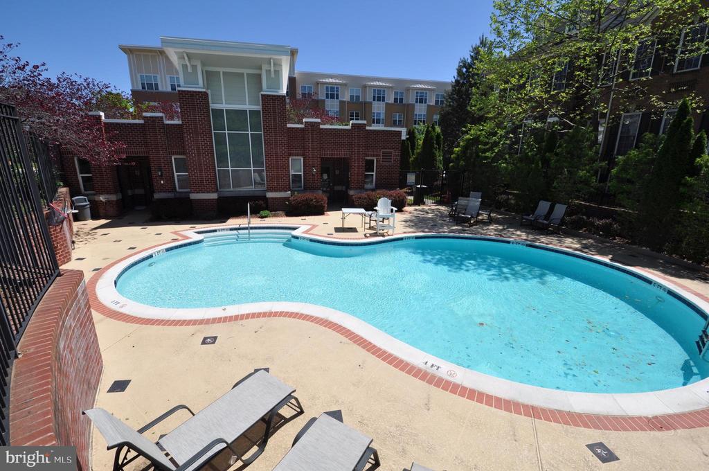 7976 VIGNE COURT