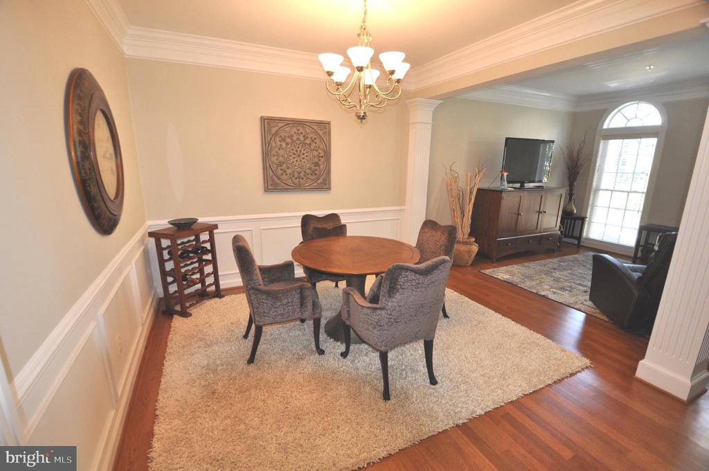 7976 VIGNE COURT