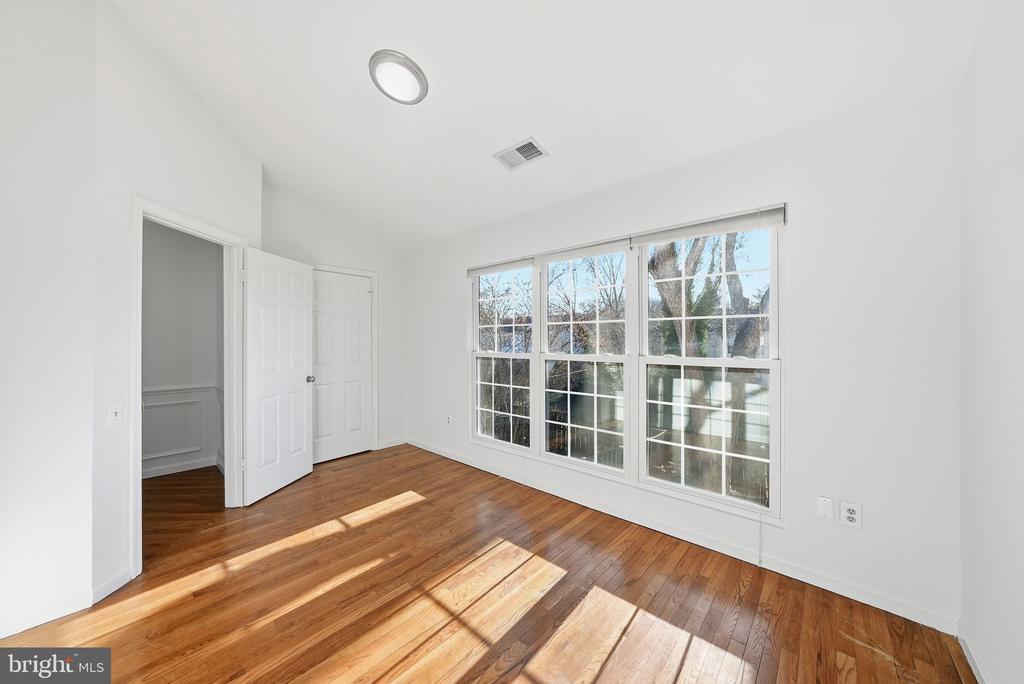 3715 HAMPTON COURT