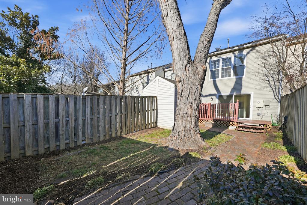 3715 HAMPTON COURT