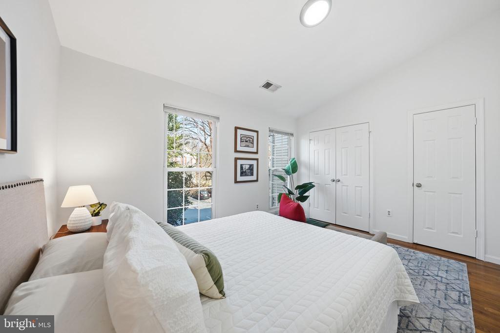 3715 HAMPTON COURT