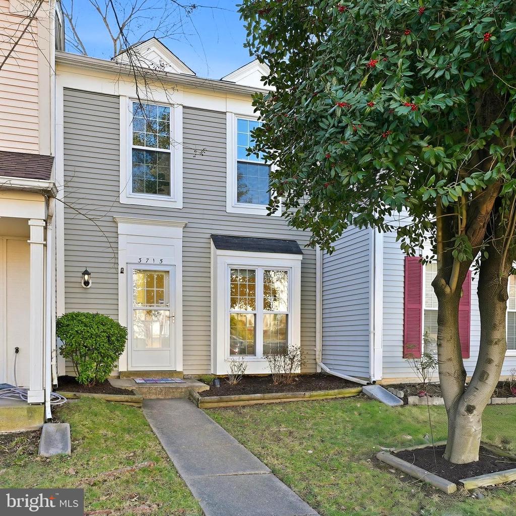 3715 HAMPTON COURT