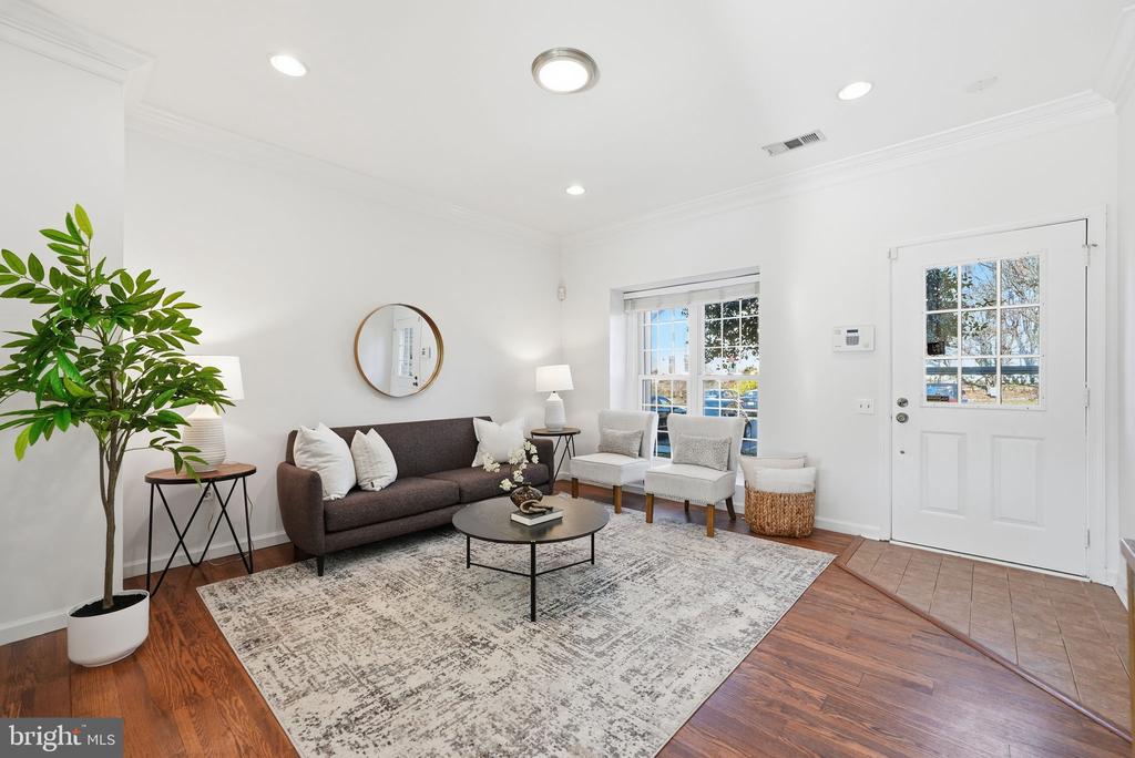 3715 HAMPTON COURT