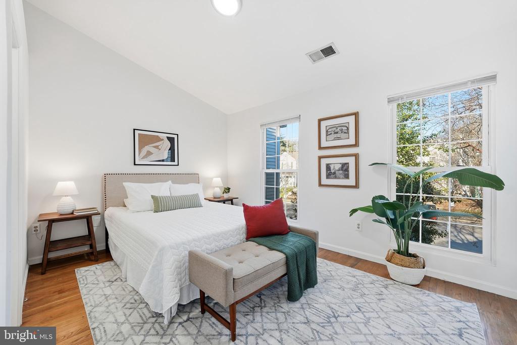 3715 HAMPTON COURT
