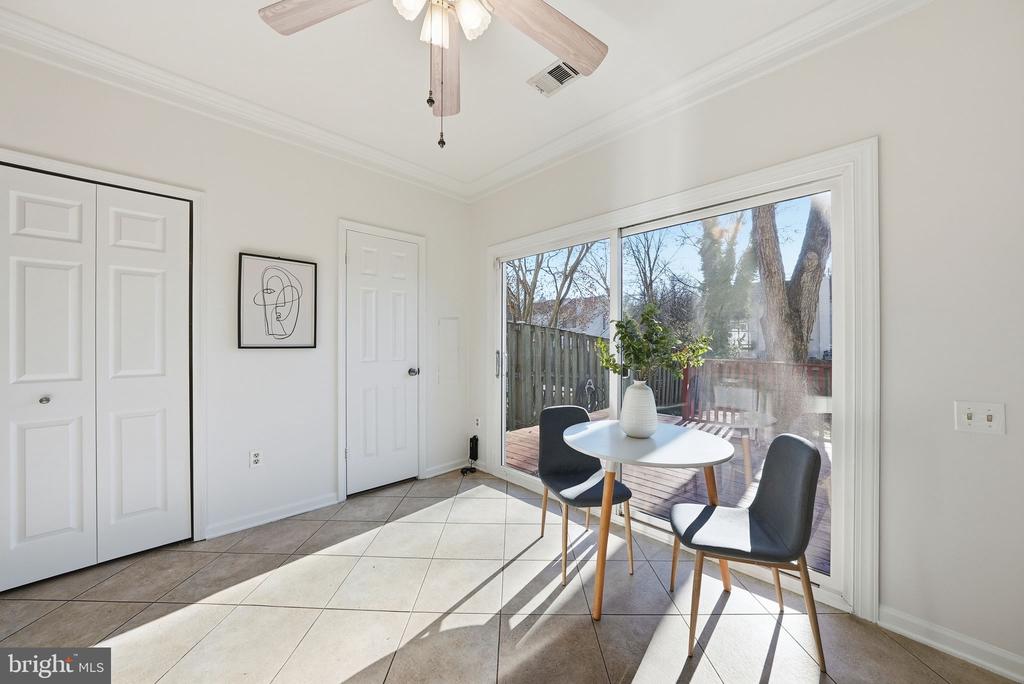 3715 HAMPTON COURT