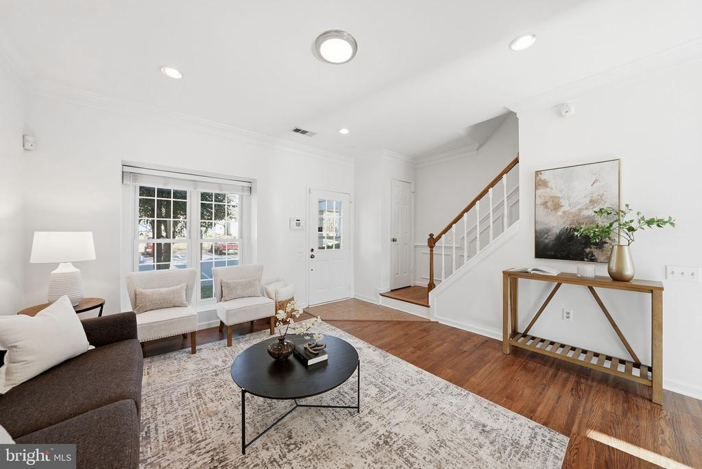 3715 HAMPTON COURT