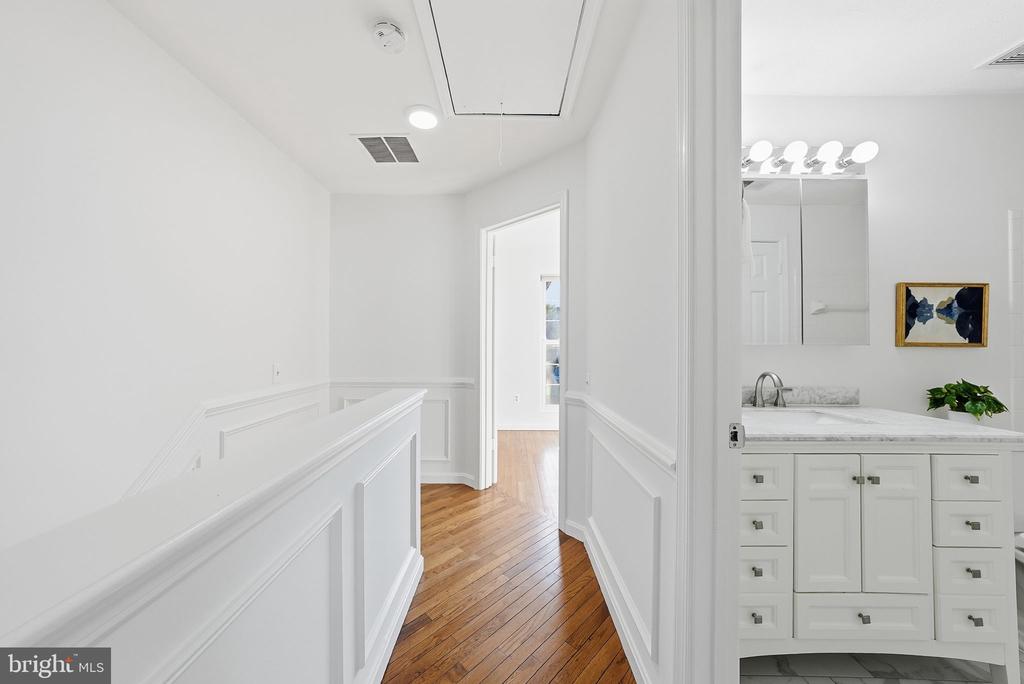 3715 HAMPTON COURT
