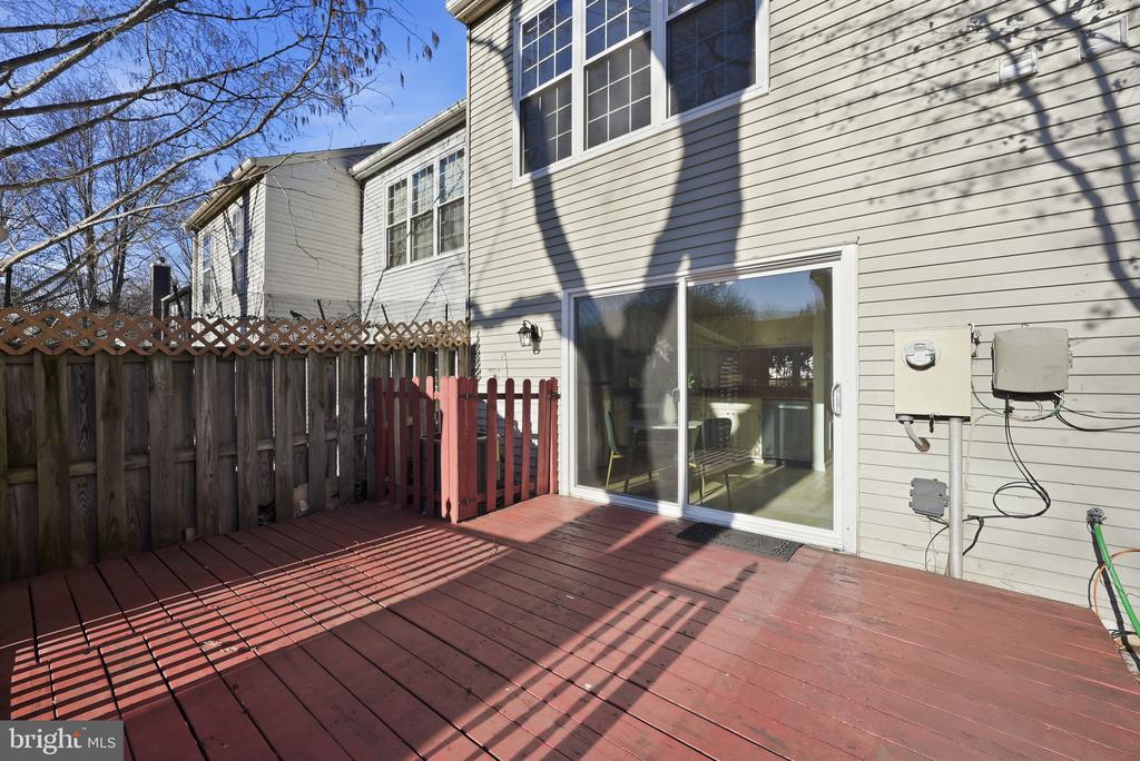 3715 HAMPTON COURT