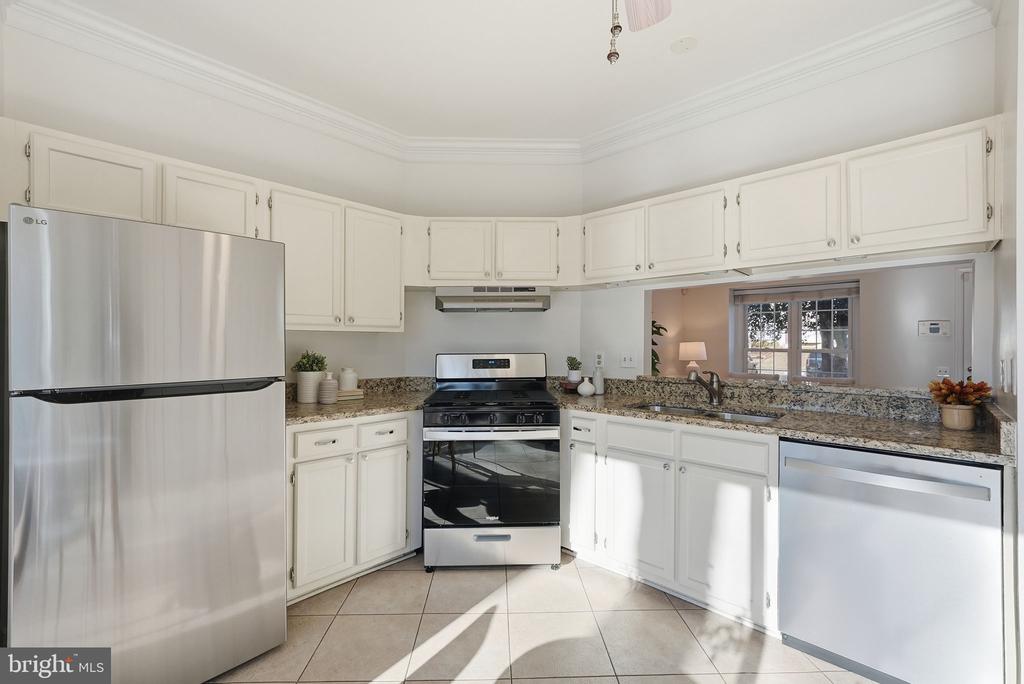 3715 HAMPTON COURT