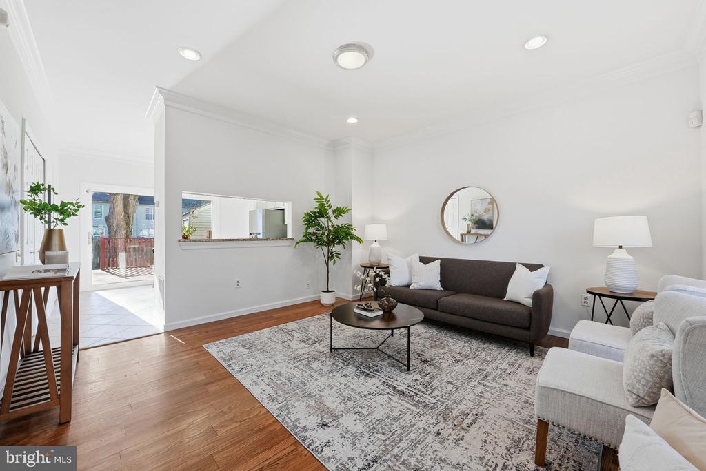 3715 HAMPTON COURT