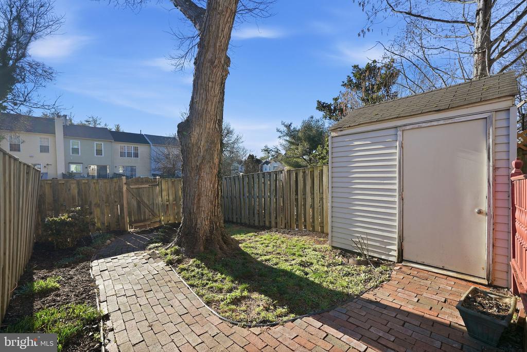 3715 HAMPTON COURT