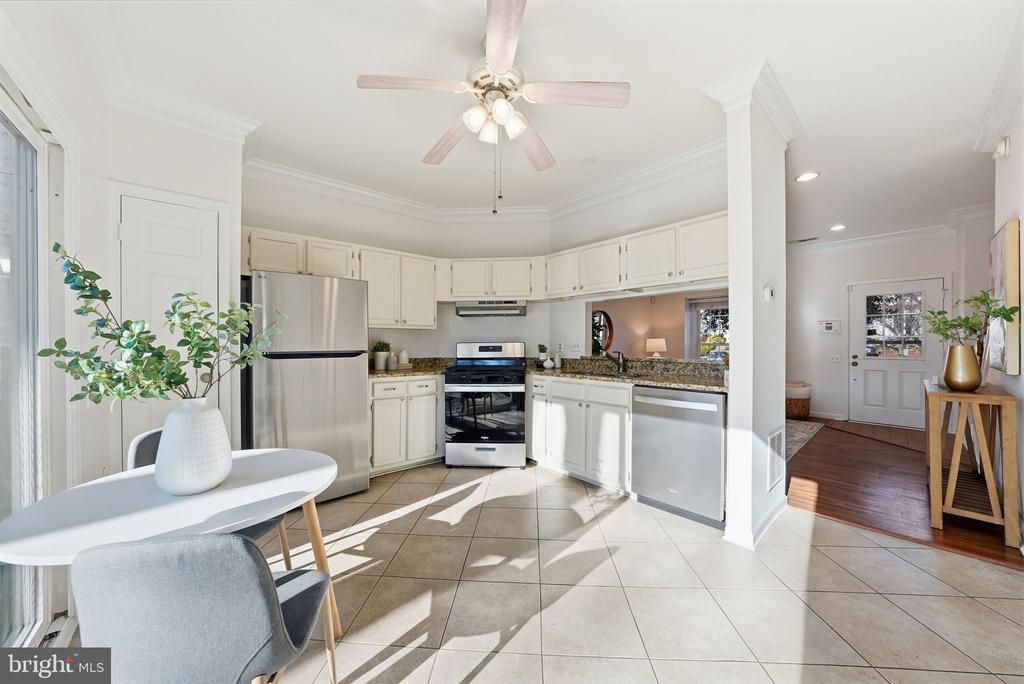 3715 HAMPTON COURT