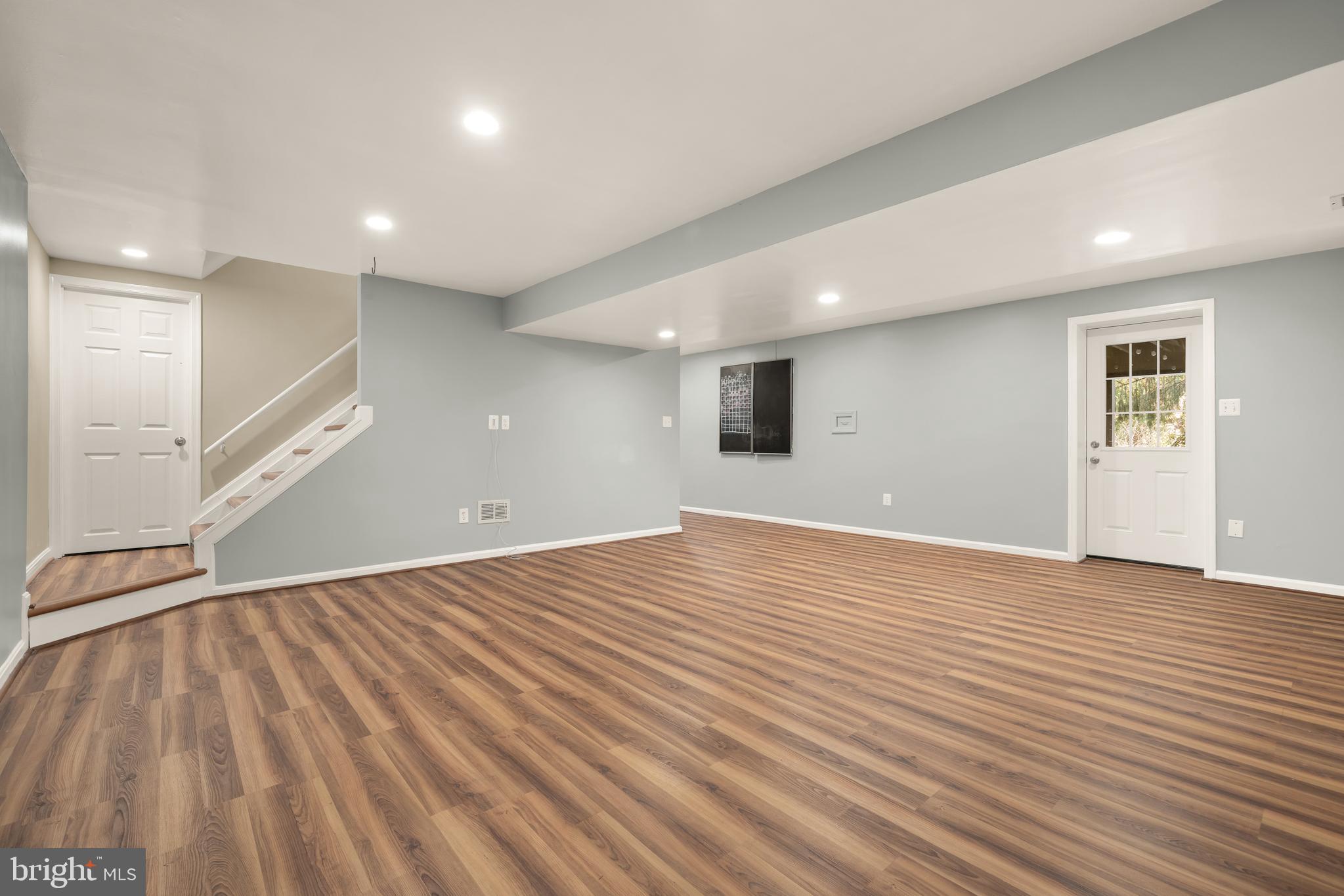 909 CANTLE LANE