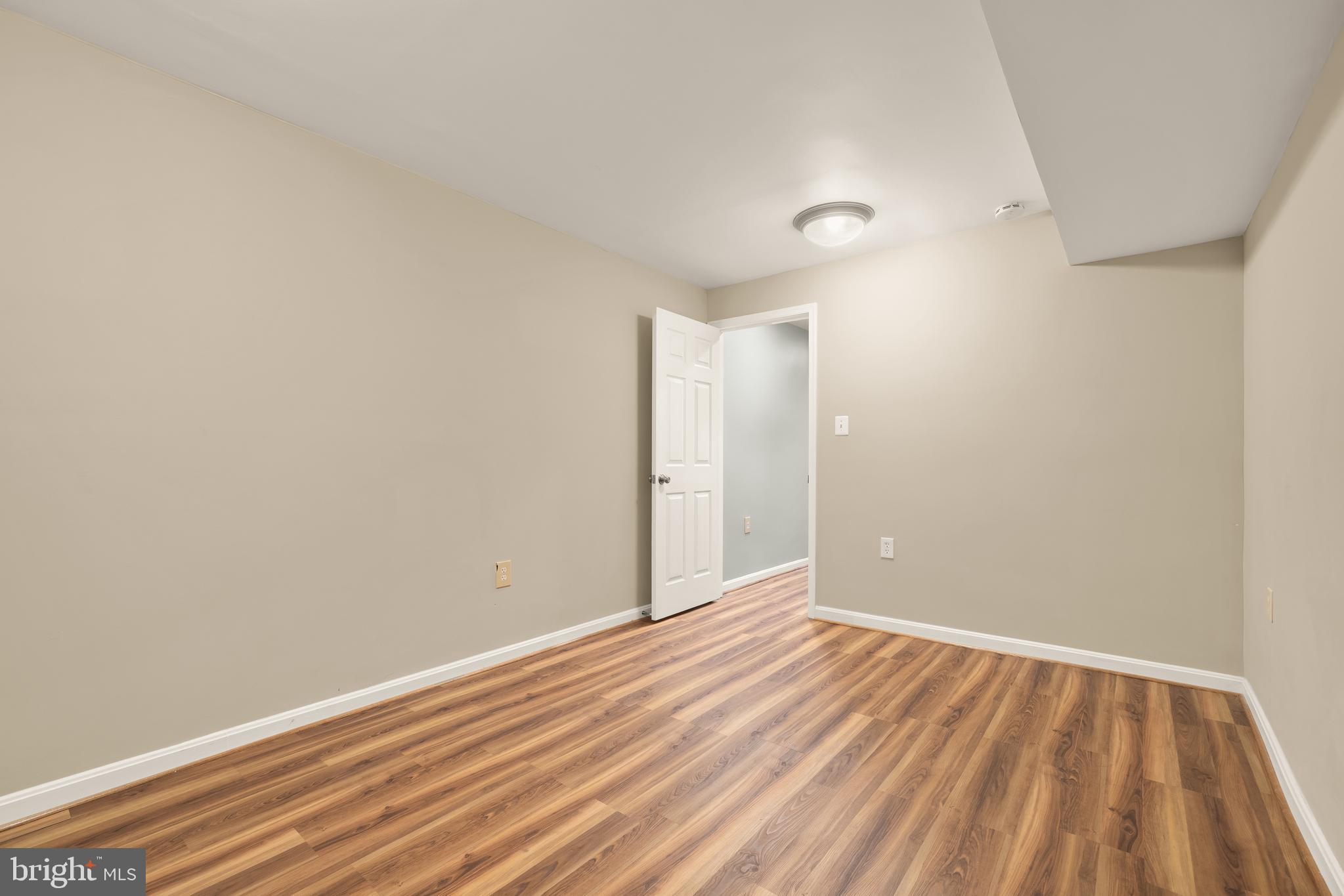909 CANTLE LANE
