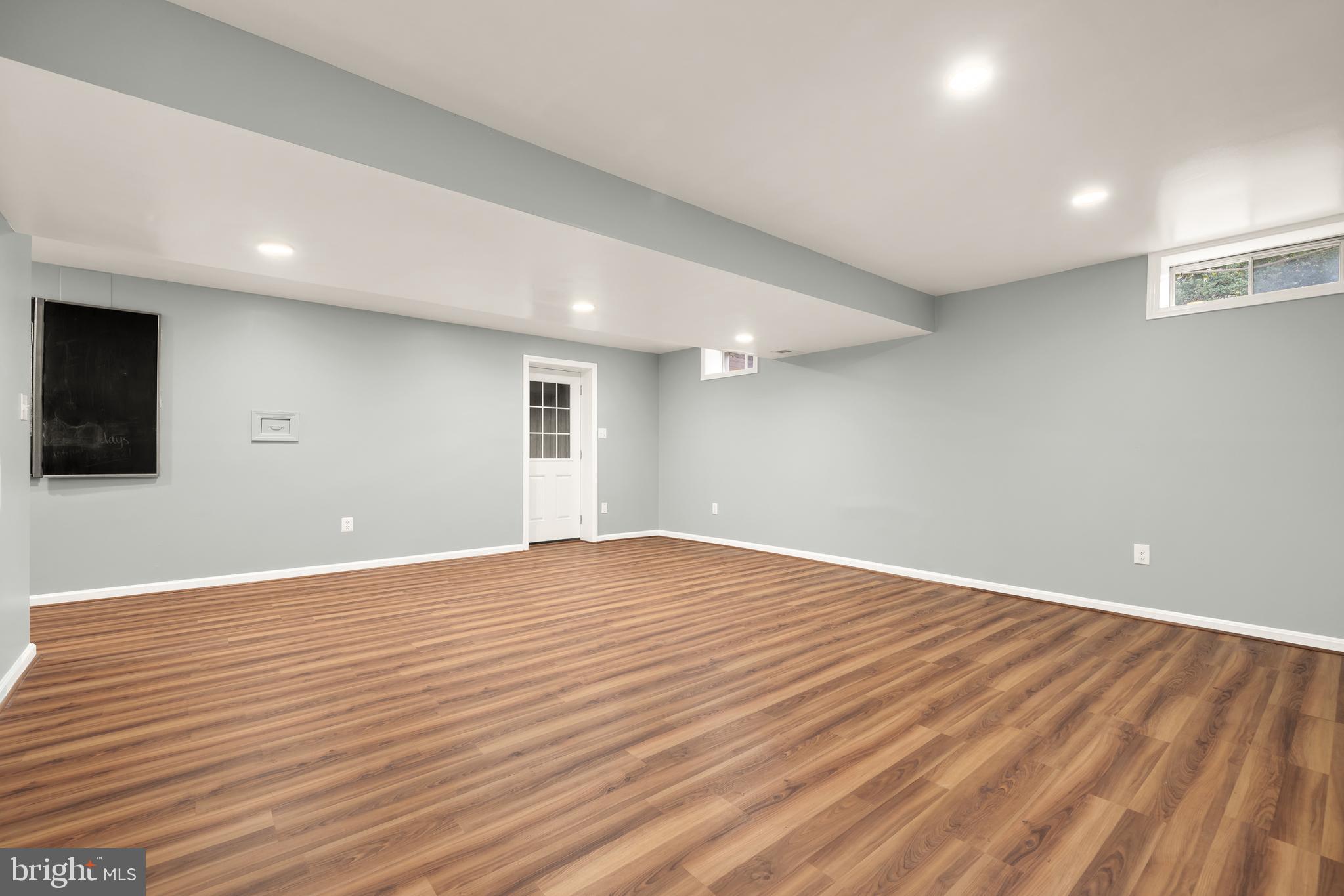 909 CANTLE LANE