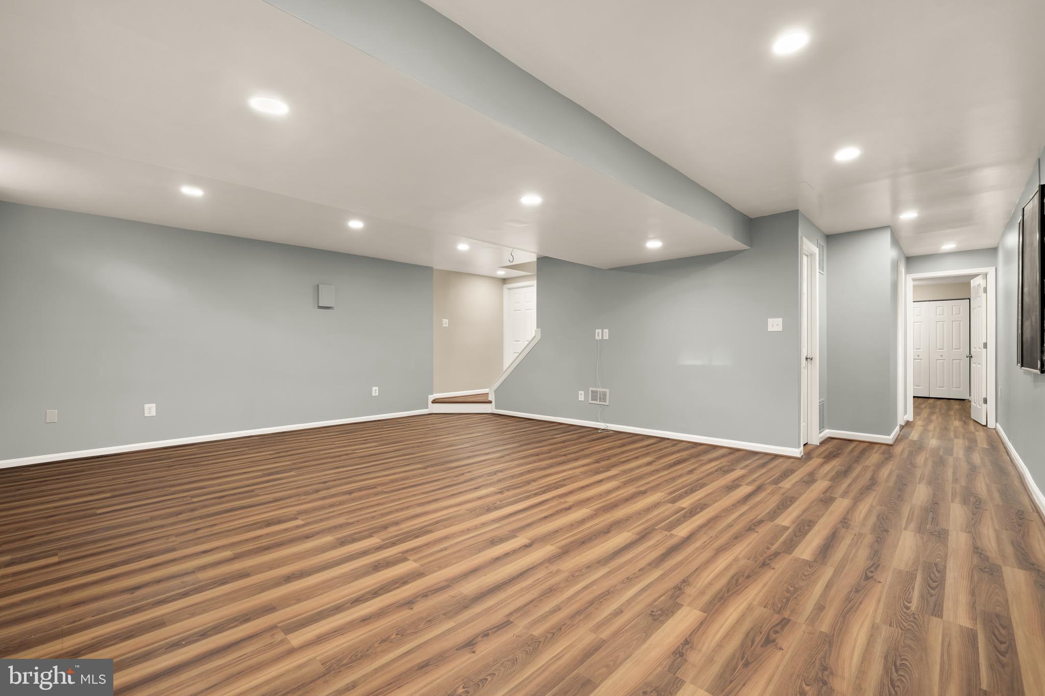 909 CANTLE LANE