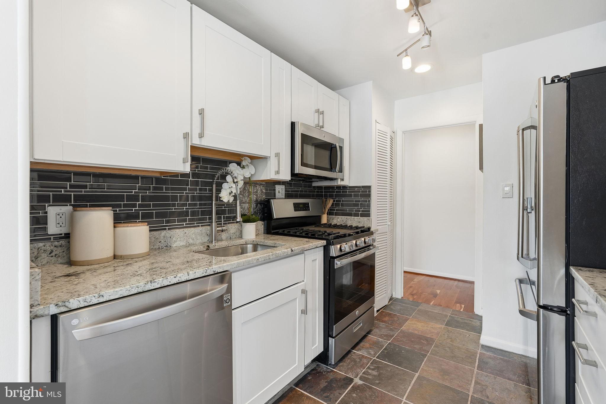 2850 DOVER LANE 201