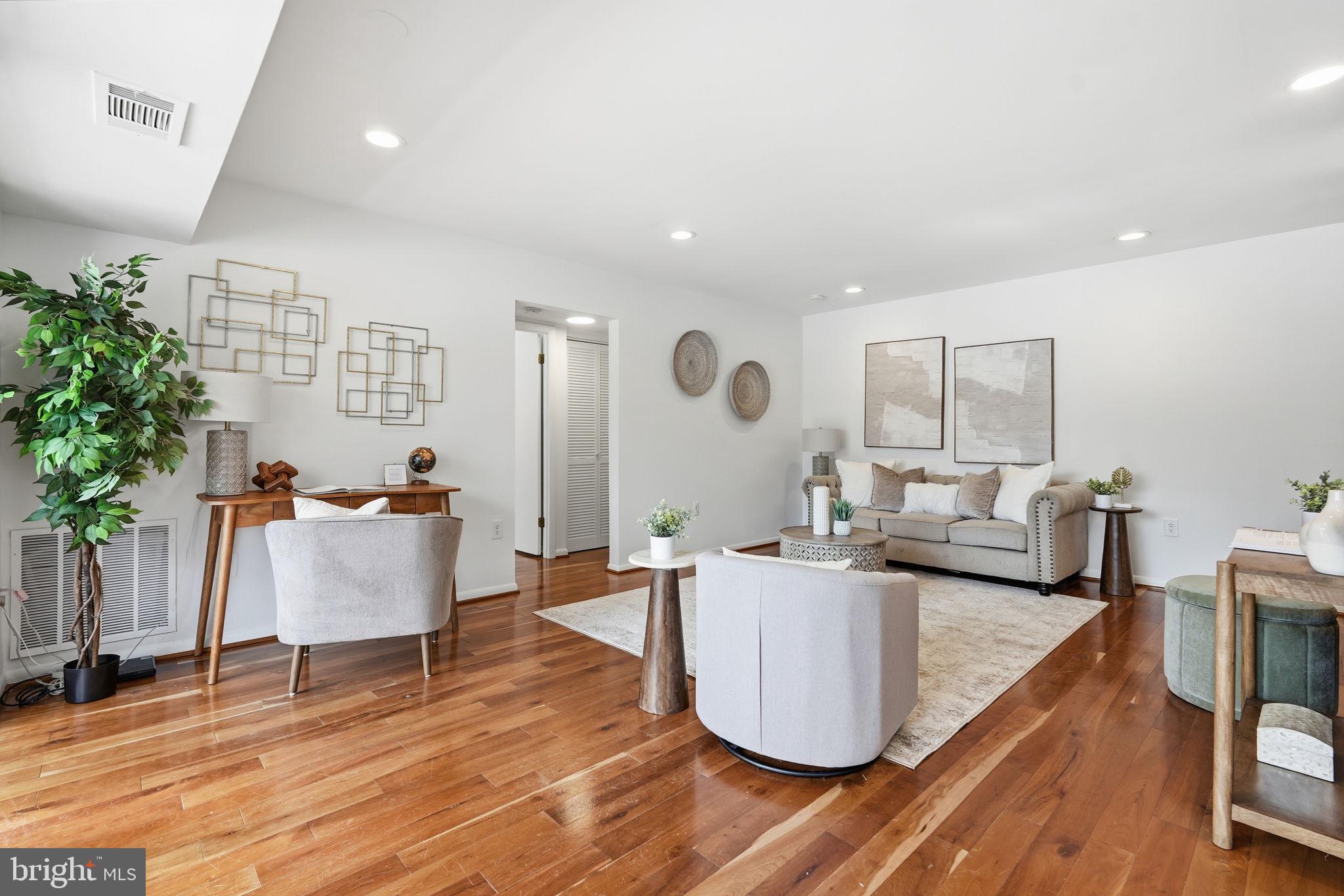 2850 DOVER LANE 201