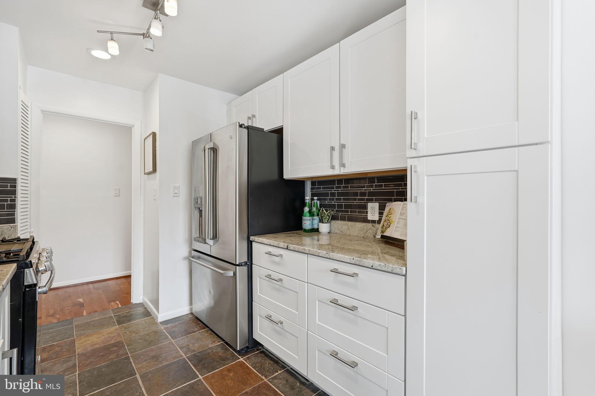 2850 DOVER LANE 201