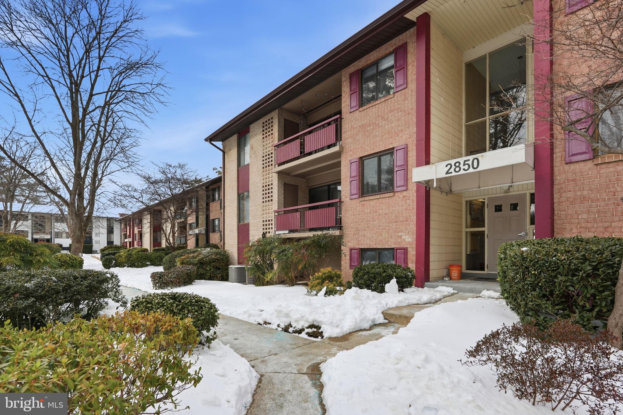 2850 DOVER LANE 201