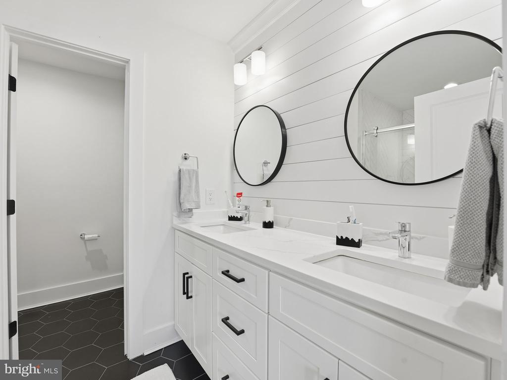 8503 JEFFERSONIAN COURT