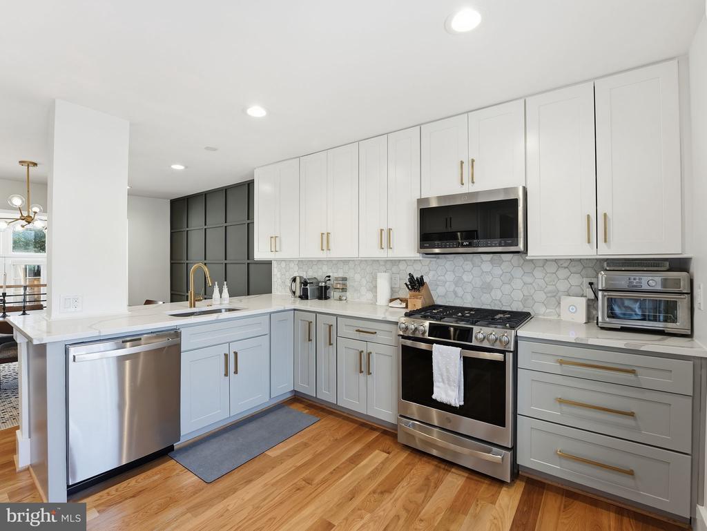 8503 JEFFERSONIAN COURT