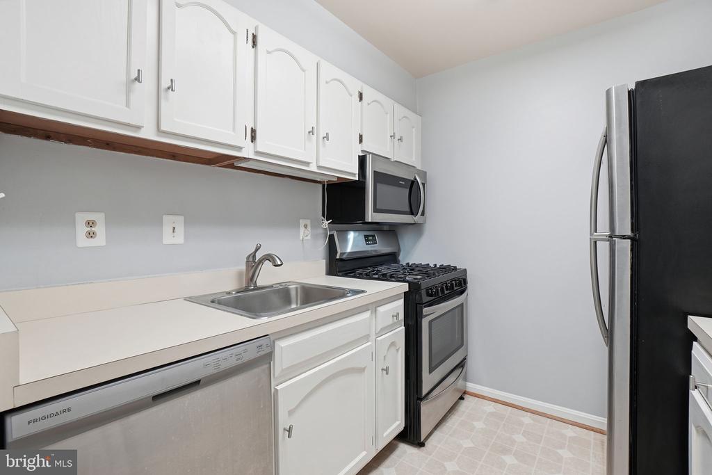 5902 COVE LANDING ROAD 203