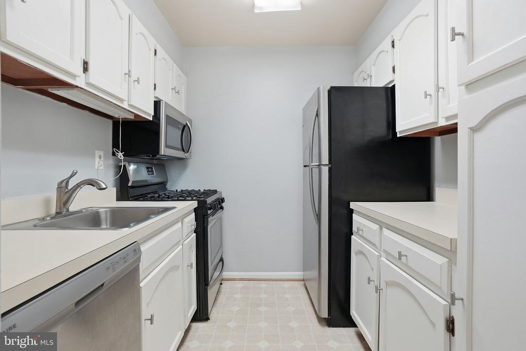 5902 COVE LANDING ROAD 203