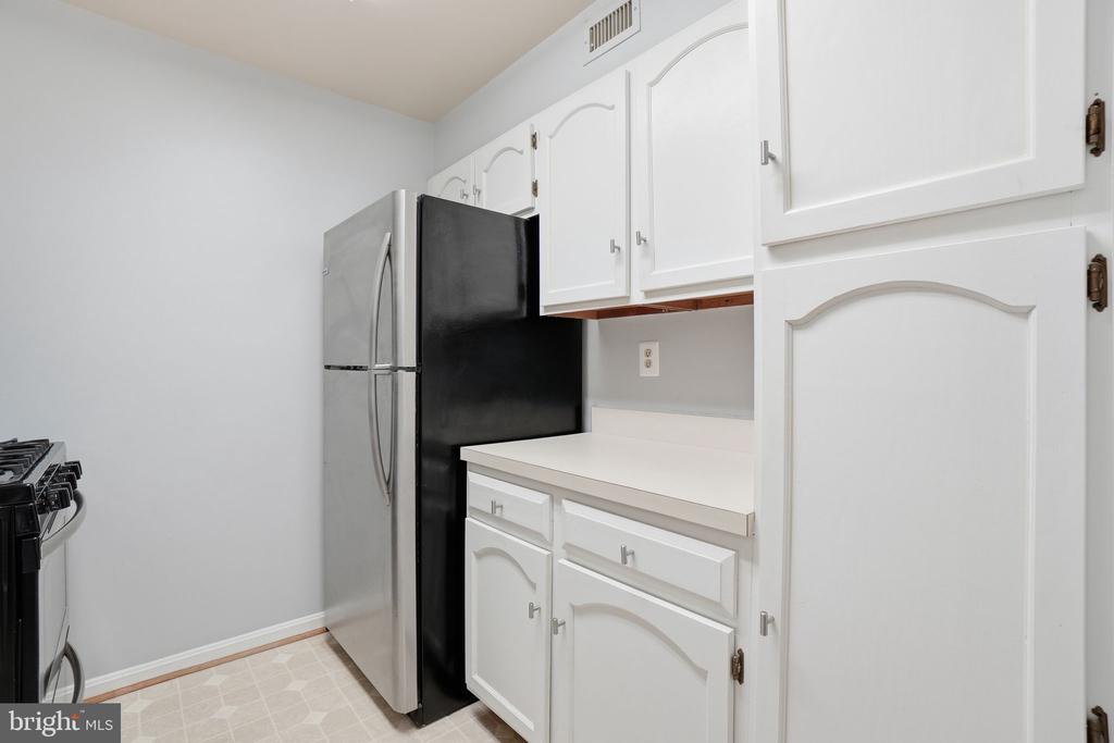 5902 COVE LANDING ROAD 203