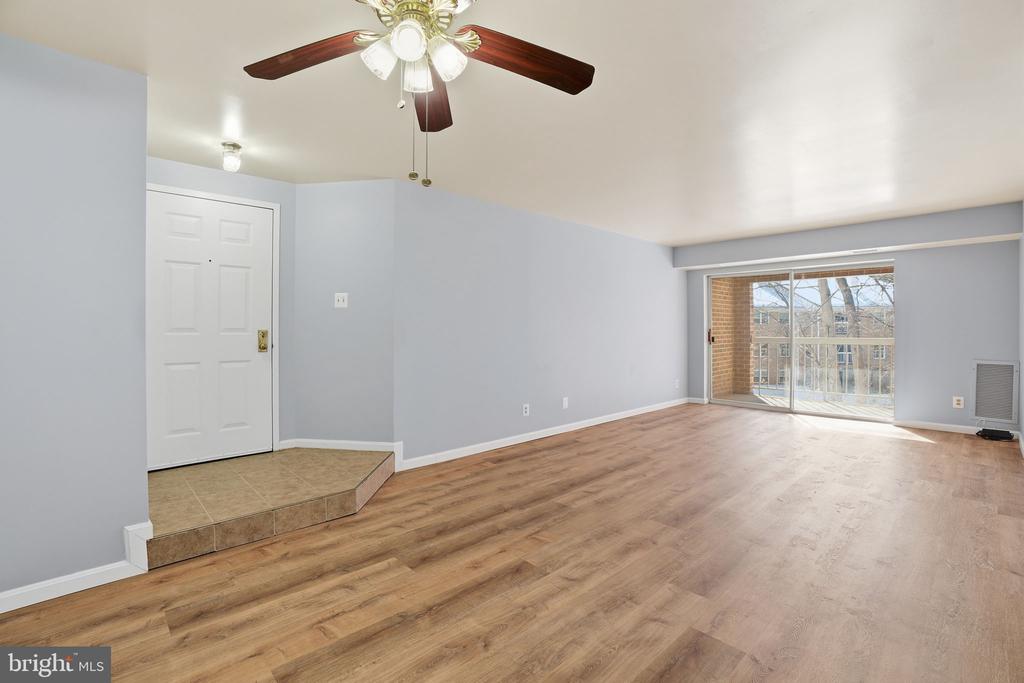 5902 COVE LANDING ROAD 203