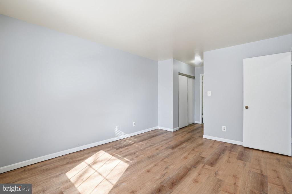 5902 COVE LANDING ROAD 203