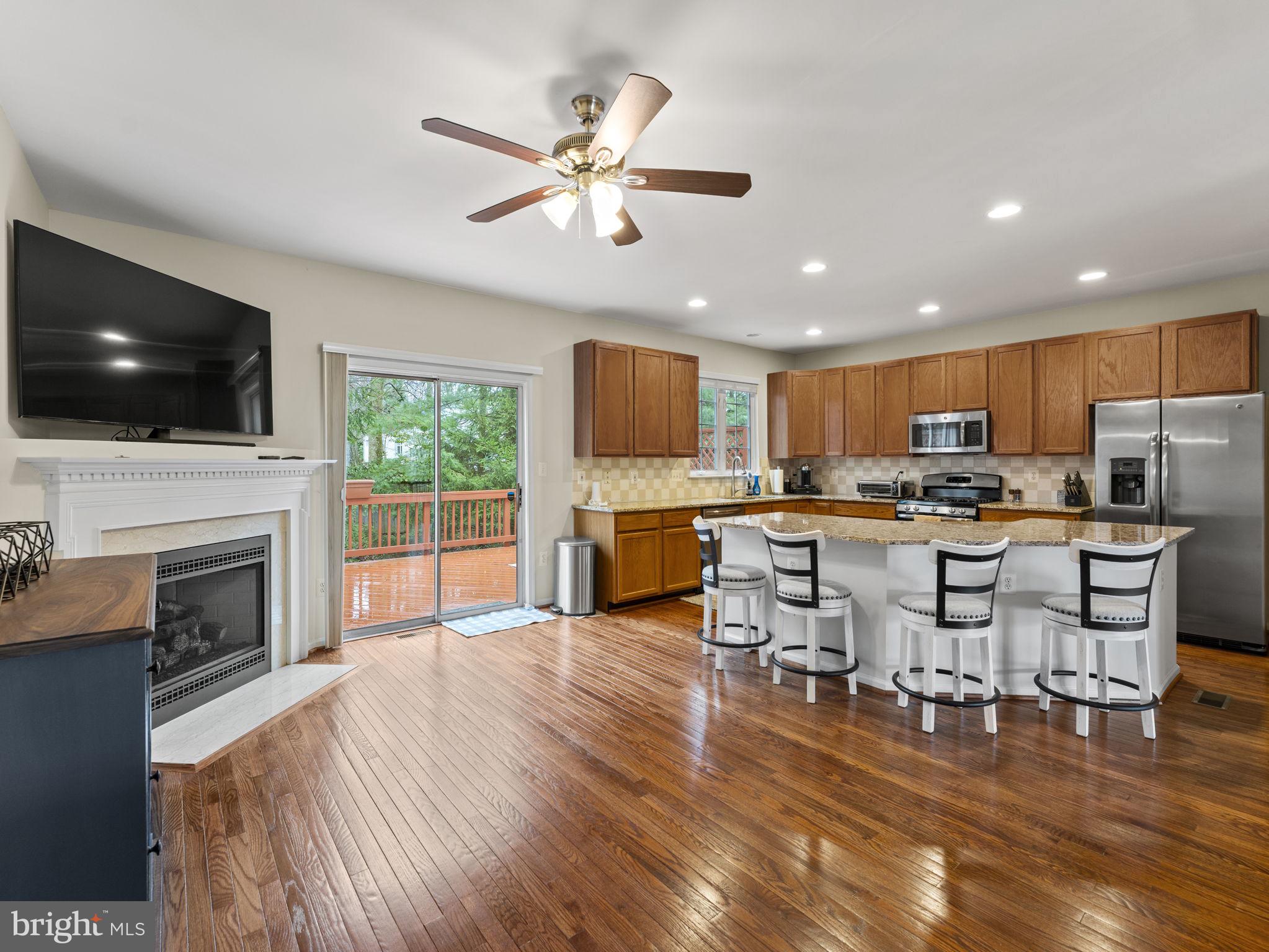 8873 ROYAL DOULTON LANE