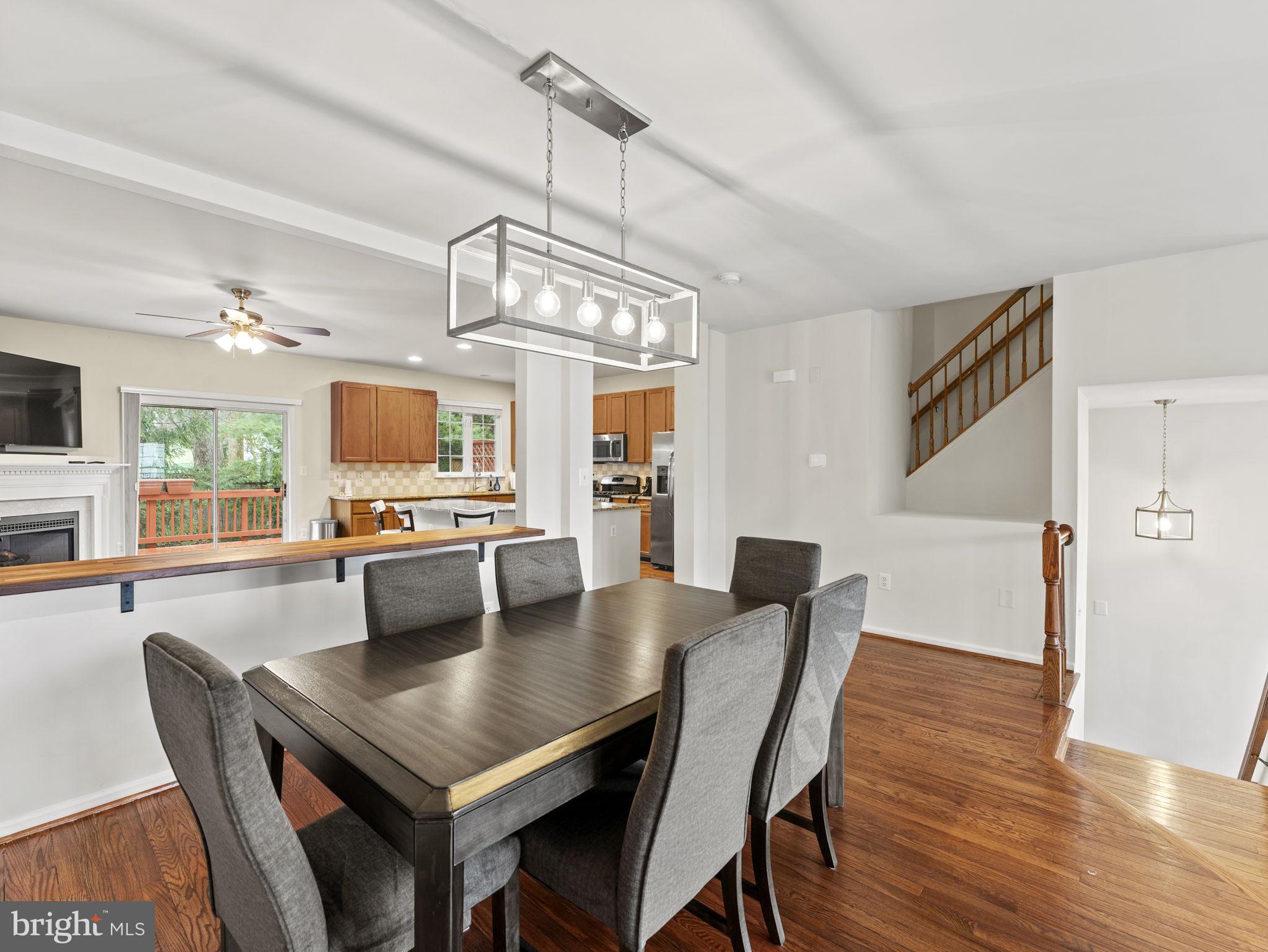 8873 ROYAL DOULTON LANE